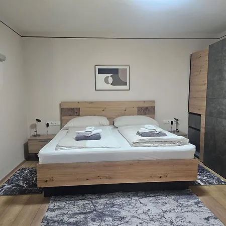 Alpenlandhaus Menardi מלון דירות 4*