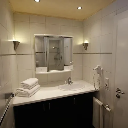 Alpenlandhaus Menardi מלון דירות