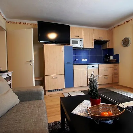 Alpenlandhaus Menardi מלון דירות 4*