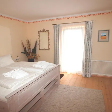 Alpenlandhaus Menardi מלון דירות 4*