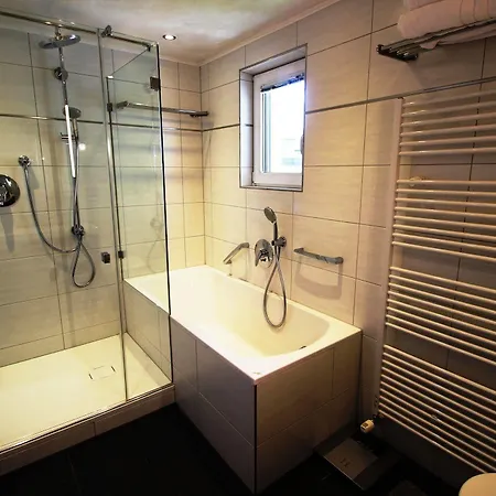 Alpenlandhaus Menardi מלון דירות זיפלד אין טירול