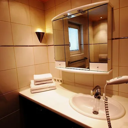Alpenlandhaus Menardi Apartmanhotel Seefeld in Tirol