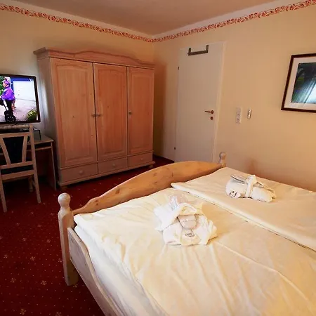 Alpenlandhaus Menardi Aparthotel