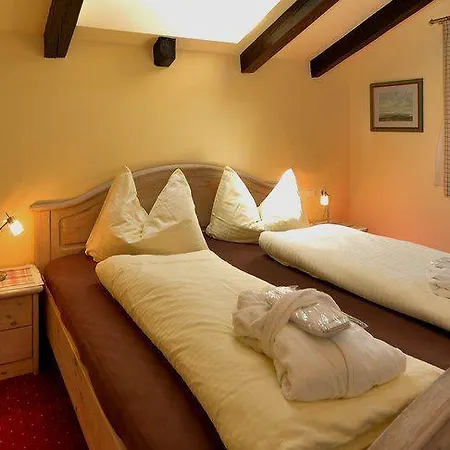 Alpenlandhaus Menardi Apartmanhotel Seefeld in Tirol