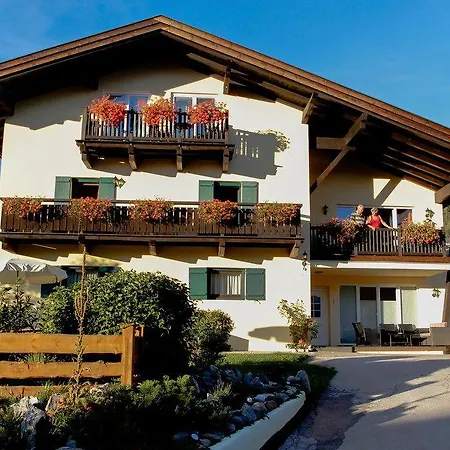 Alpenlandhaus Menardi Apartmanhotel