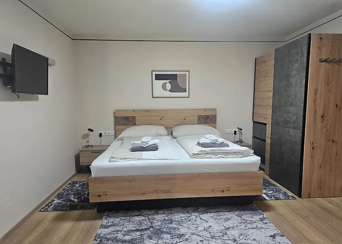 Alpenlandhaus Menardi מלון דירות 4*
