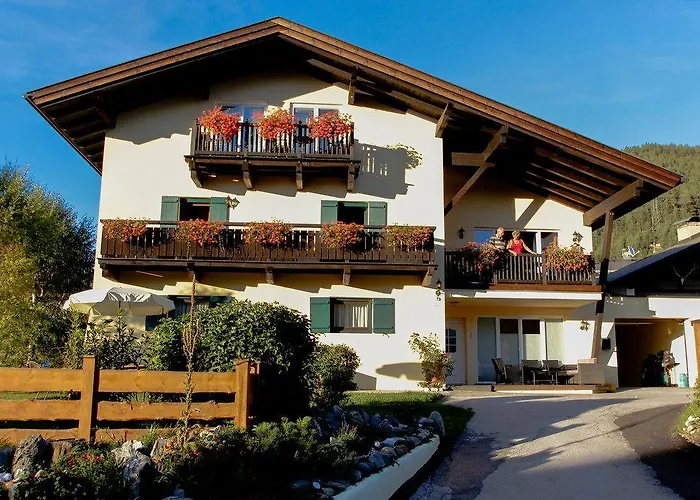Alpenlandhaus Menardi מלון דירות