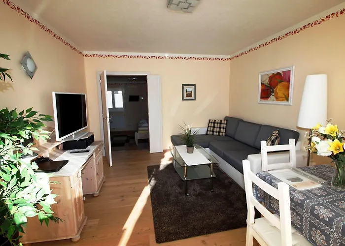 מלון דירות Alpenlandhaus Menardi 4*